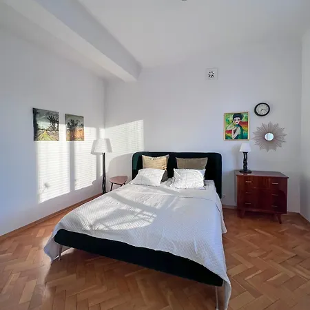 Sunny Center Nest * Warsaw